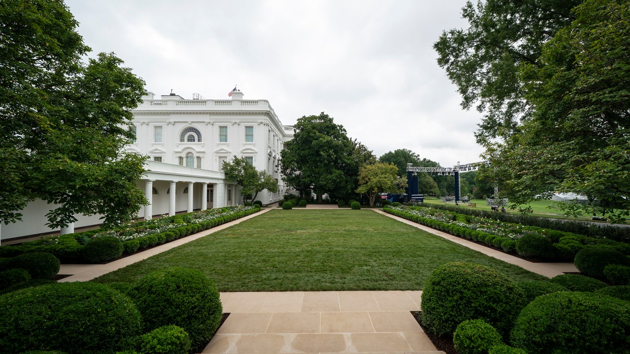 whitehouse rose garden