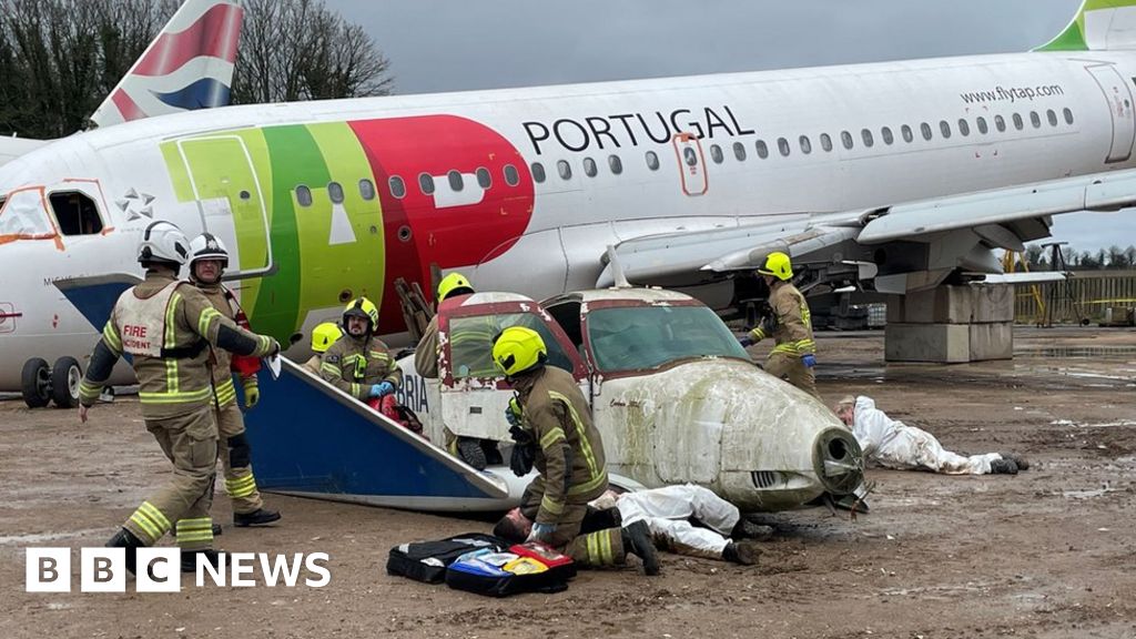 cotswold airport plane crash