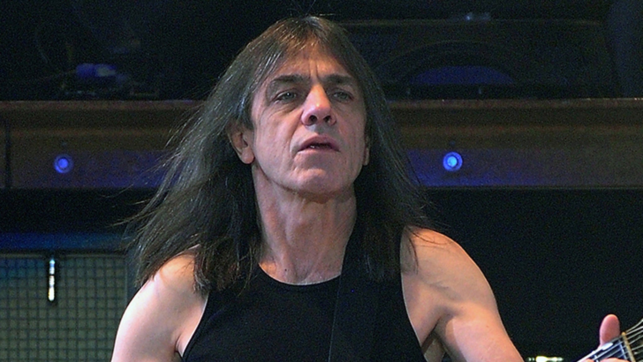 malcolm young dead