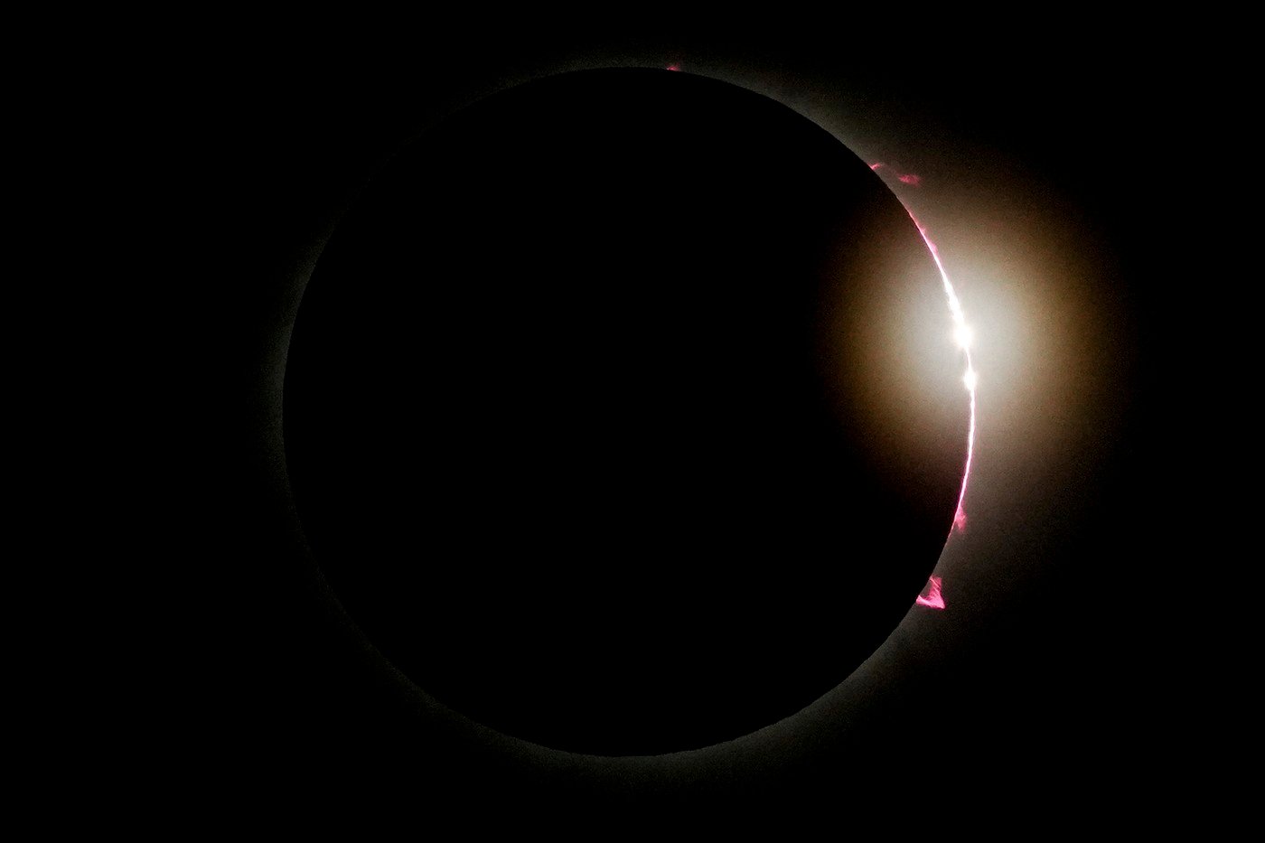 eclipsa de soare din 8 aprilie 2024